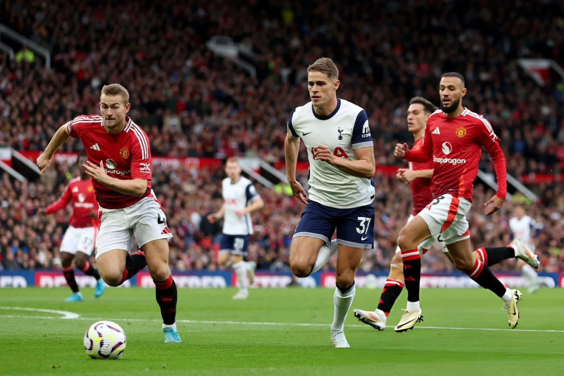 Man Utd - Tottenham (19h30, 7/2): Đêm thử lửa của Michael Carrick